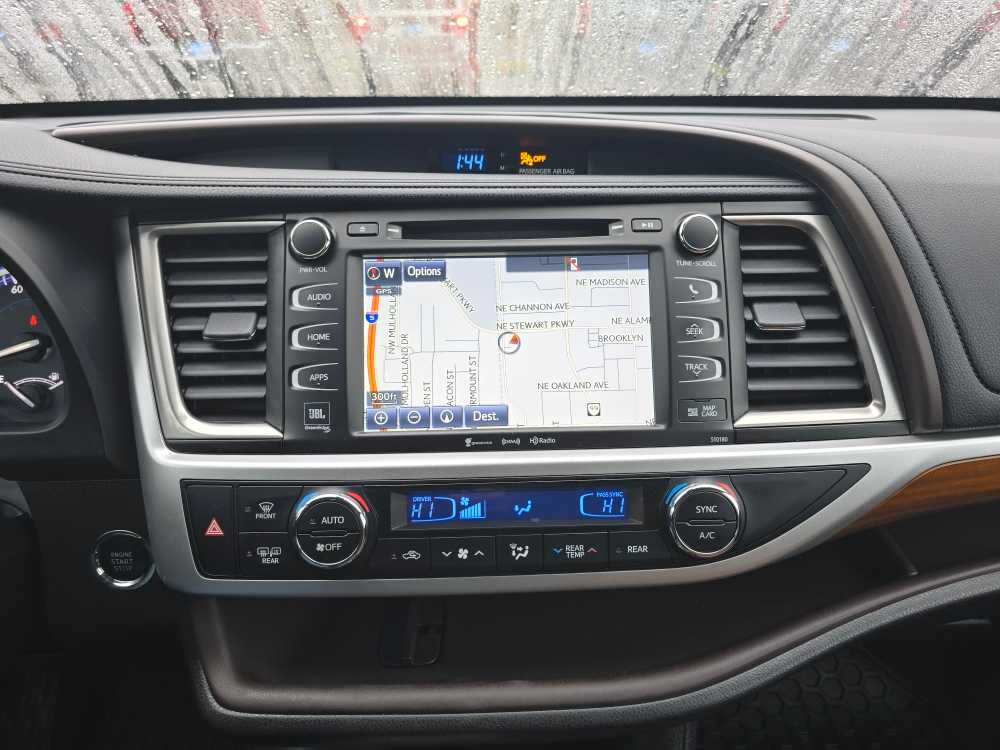 Thumbnail: 2018 Toyota Highlander - 12