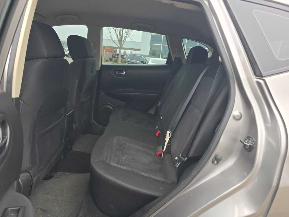 Thumbnail: 2015 Nissan Rogue - 16