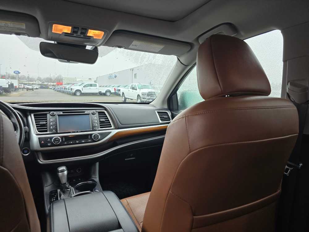 Thumbnail: 2018 Toyota Highlander - 14