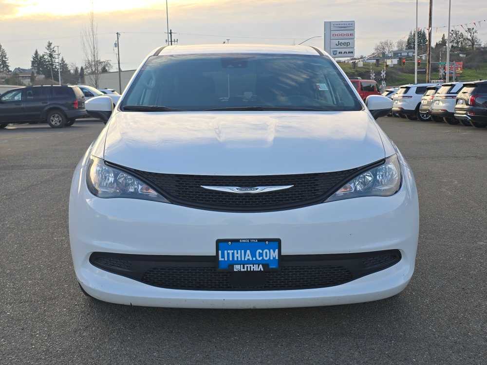 Thumbnail: 2023 Chrysler Voyager - 8