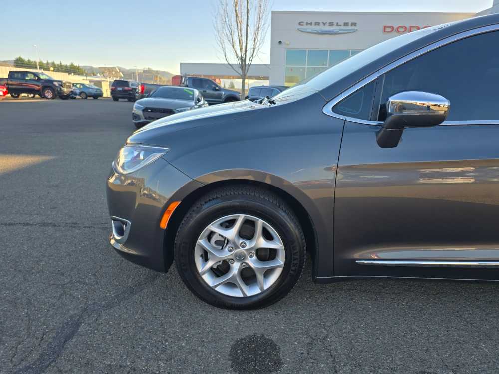 Thumbnail: 2020 Chrysler Pacifica - 19