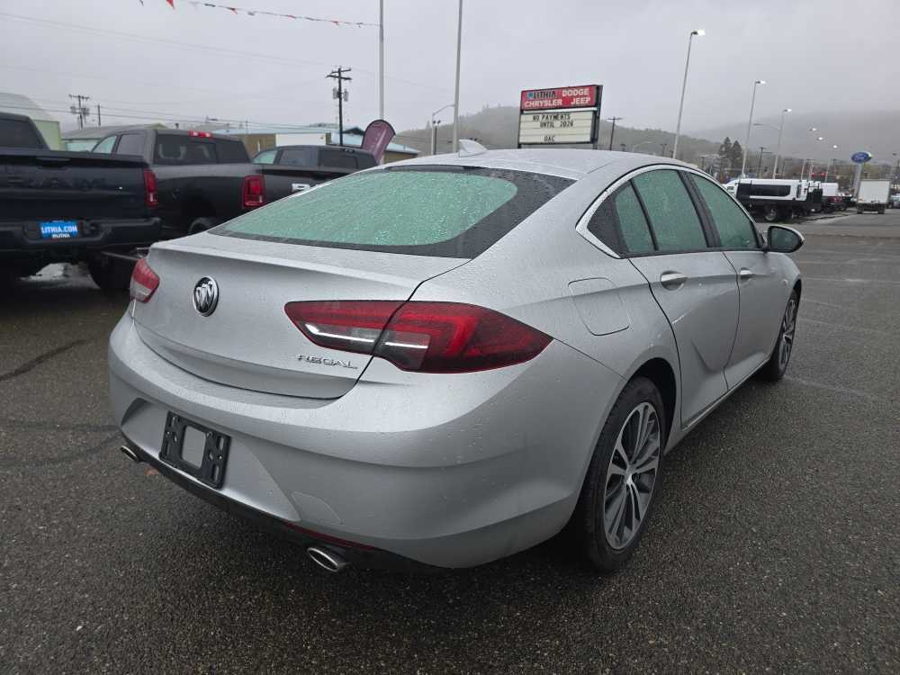2019 Buick Regal Sportback Preferred II photo 3
