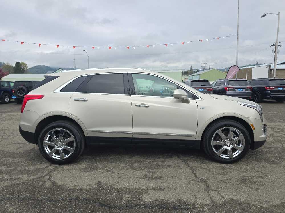 Thumbnail: 2017 Cadillac XT5 - 6