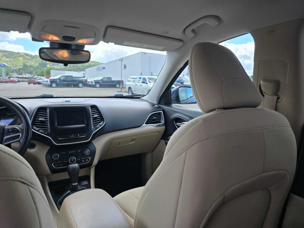 Thumbnail: 2021 Jeep Cherokee - 14