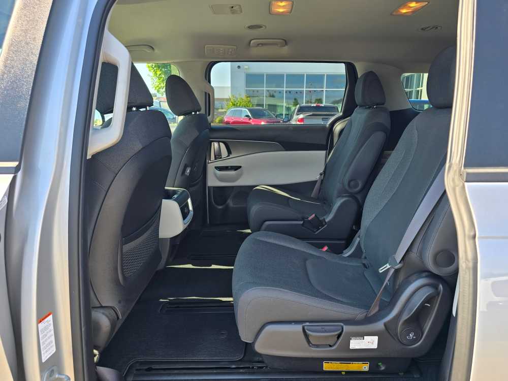 Thumbnail: 2022 Kia Carnival - 16