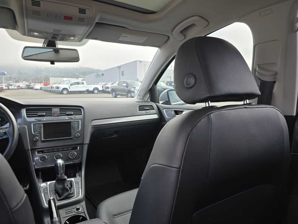 Thumbnail: 2017 Volkswagen Golf - 15