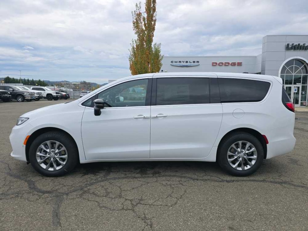 New 2026 Chrysler Pacifica Select Passenger Van
