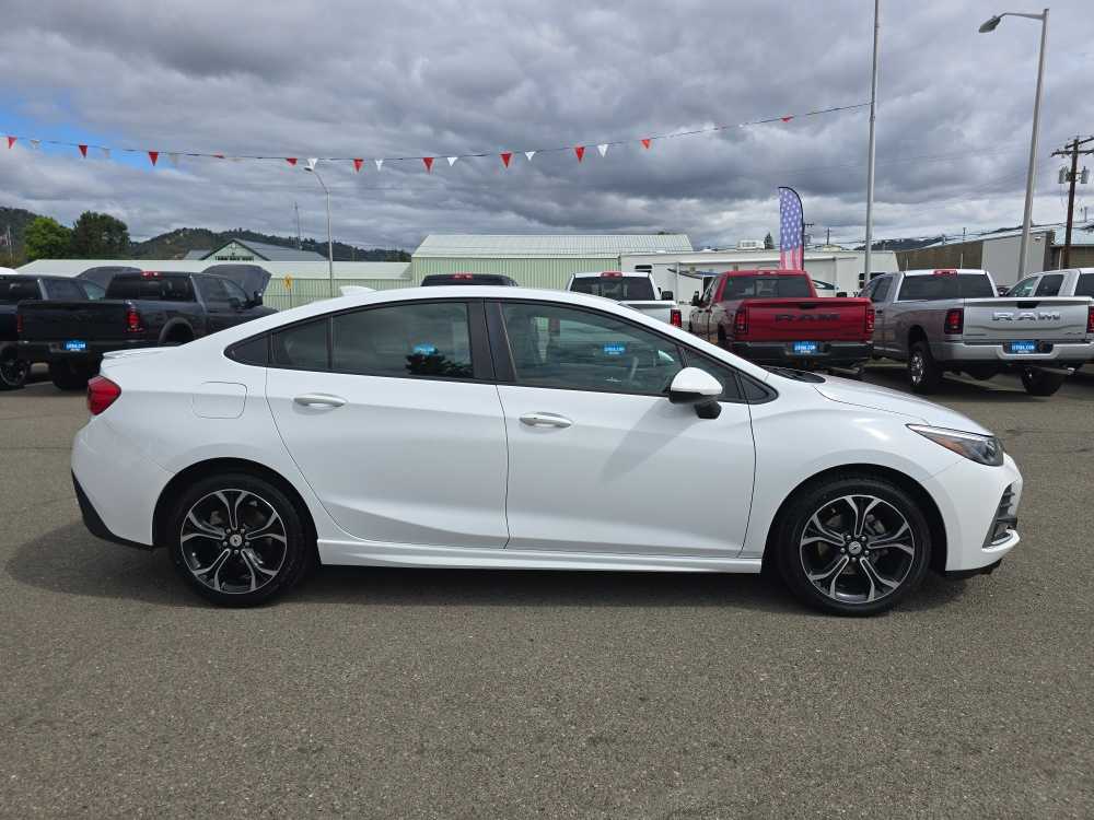 Thumbnail: 2019 Chevrolet Cruze - 5