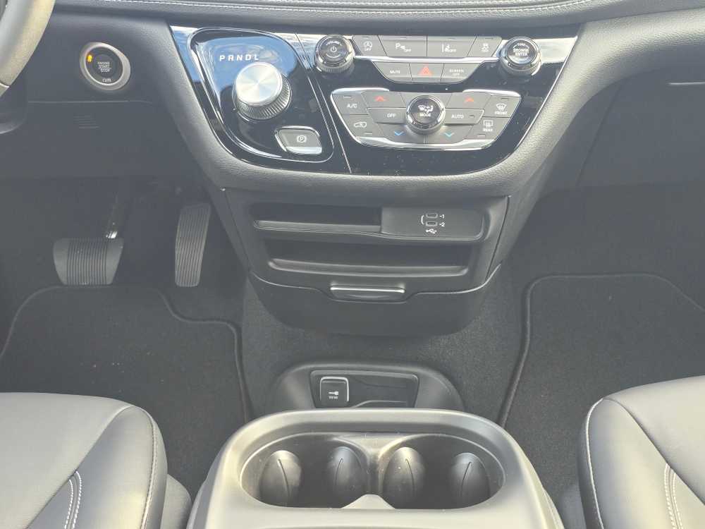 Thumbnail: 2026 Chrysler Pacifica - 13