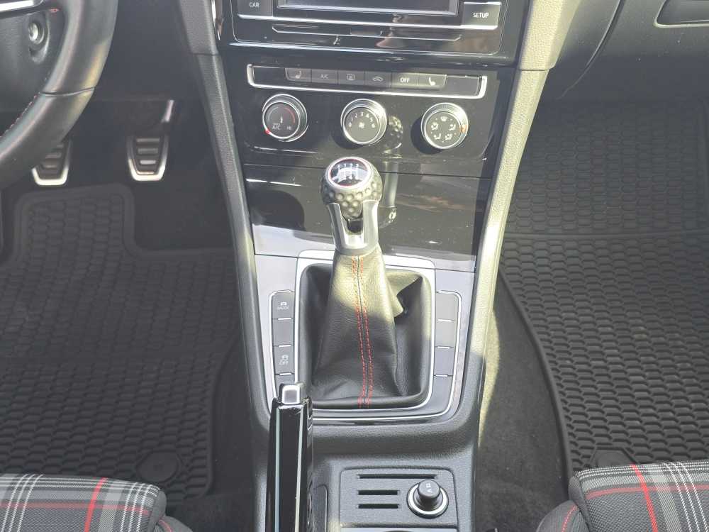 Thumbnail: 2019 Volkswagen Golf - 13