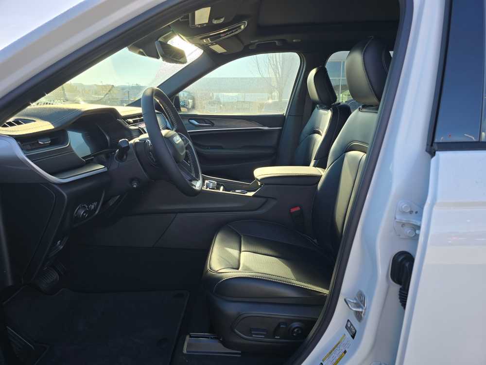 Thumbnail: 2025 Jeep Grand Cherokee L - 9