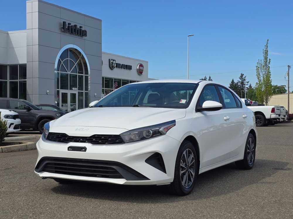 2024 Kia Forte LXS AT's photo