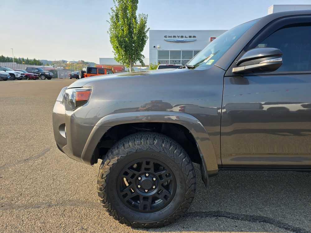 Thumbnail: 2021 Toyota 4Runner - 6