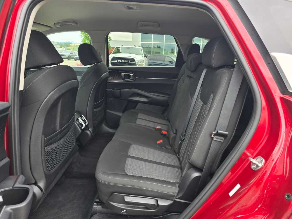 2022 Kia Sorento LX 16