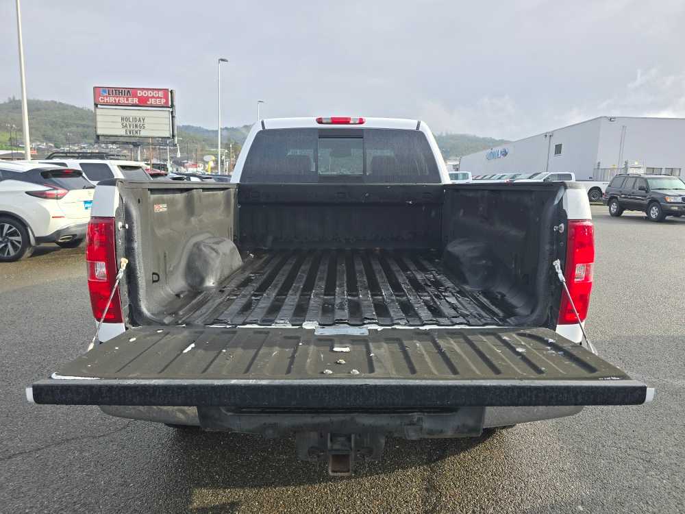 Thumbnail: 2011 Chevrolet Silverado 3500 - 19