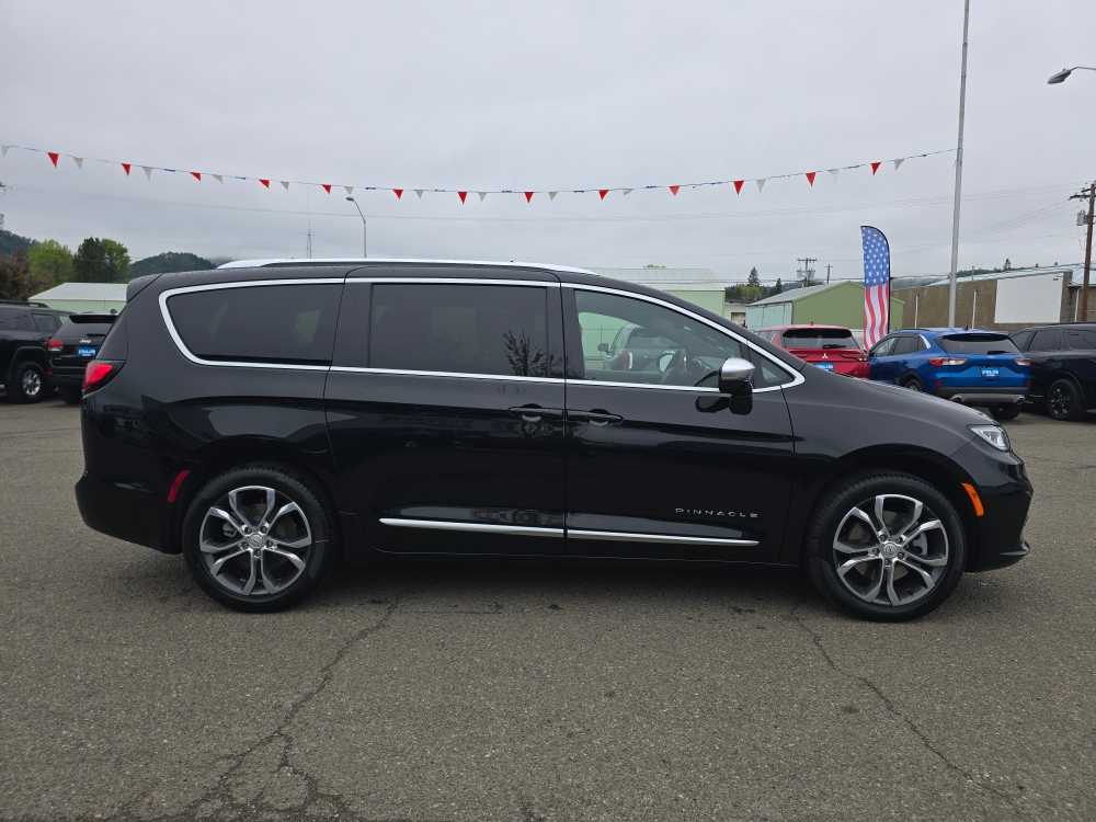 Thumbnail: 2026 Chrysler Pacifica - 6