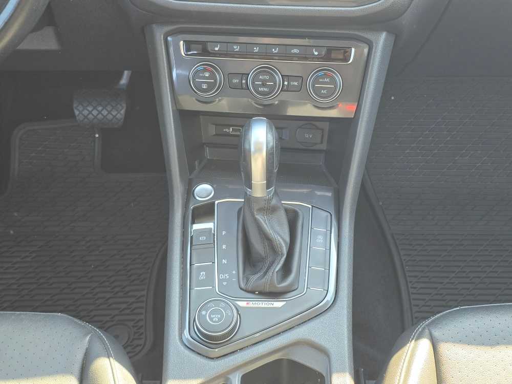 Thumbnail: 2018 Volkswagen Tiguan - 13