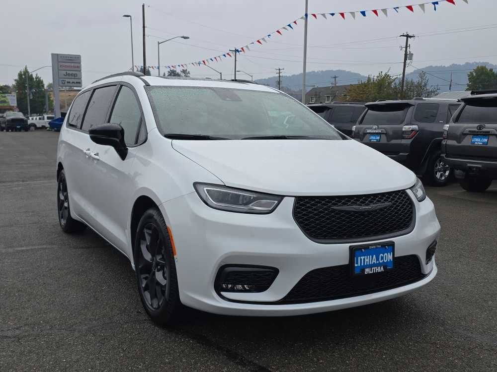 Thumbnail: 2026 Chrysler Pacifica - 7