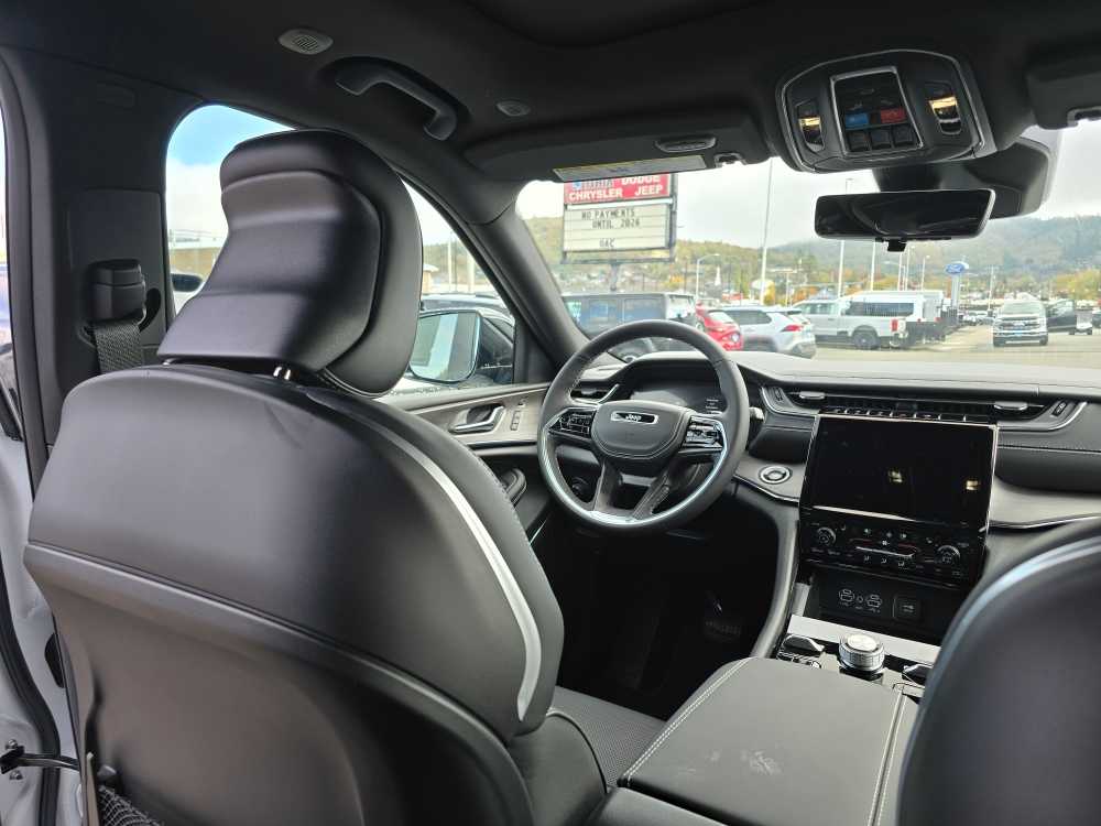 Thumbnail: 2025 Jeep Grand Cherokee - 10