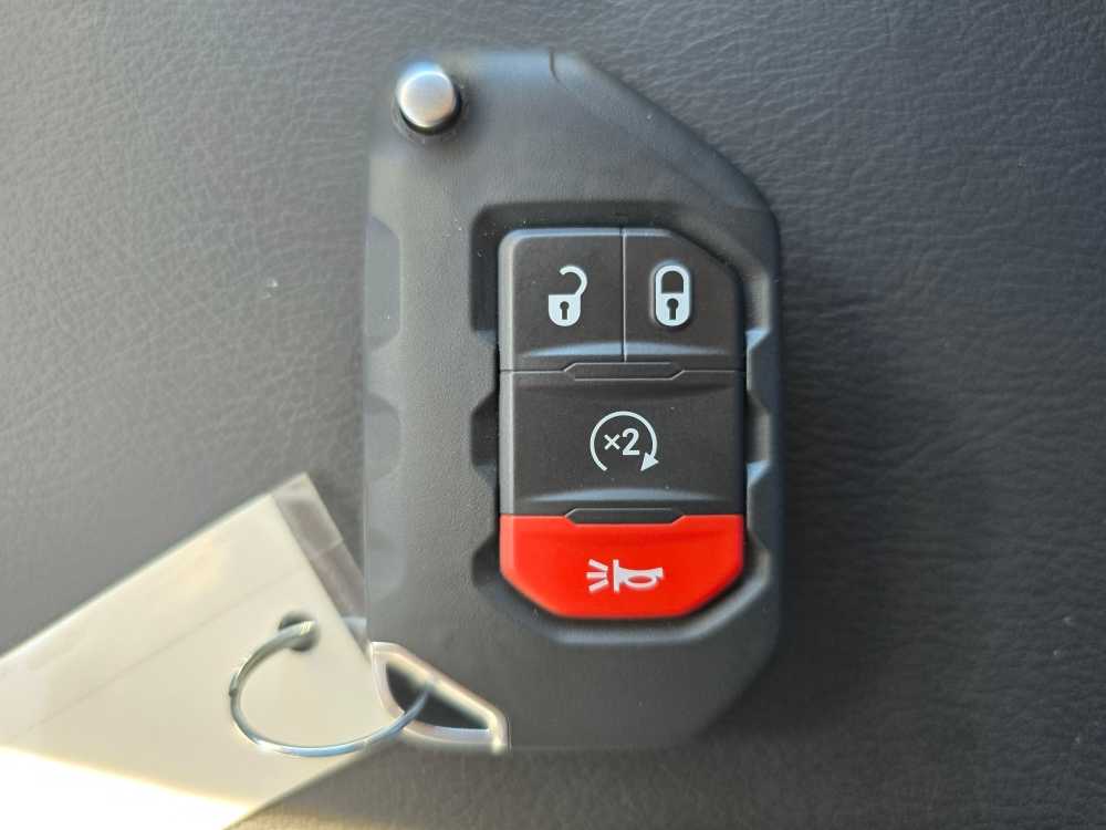 Thumbnail: 2025 Jeep Gladiator - 22