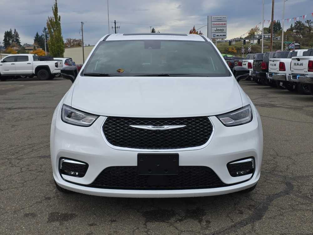 Thumbnail: 2026 Chrysler Pacifica - 8