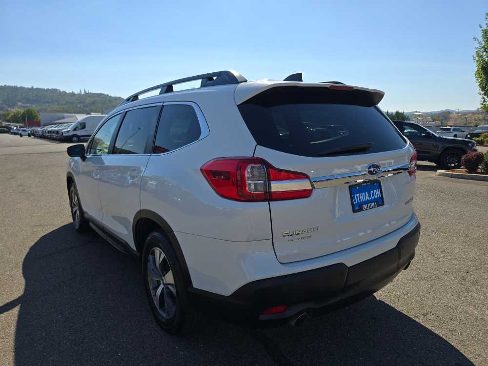 2022 Subaru Ascent Touring photo 3