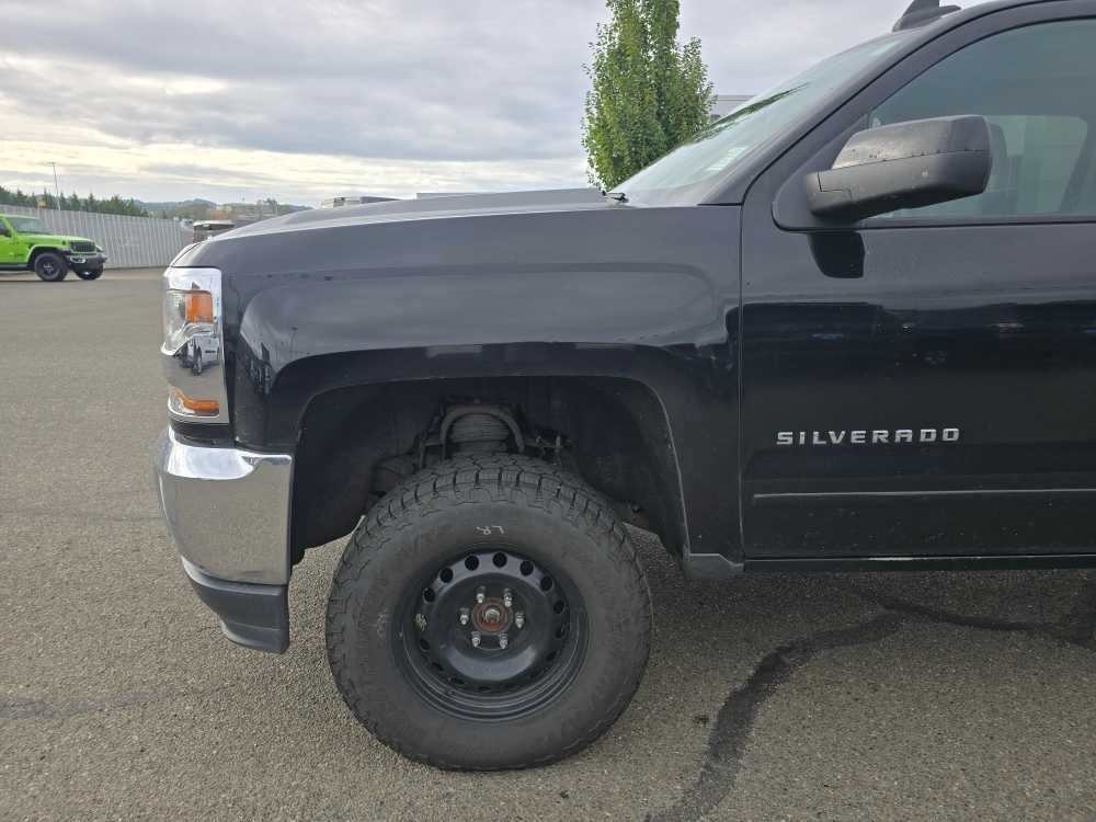 Thumbnail: 2017 Chevrolet Silverado 1500 - 6