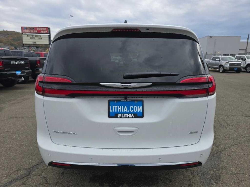 New 2026 Chrysler Pacifica Select Passenger Van