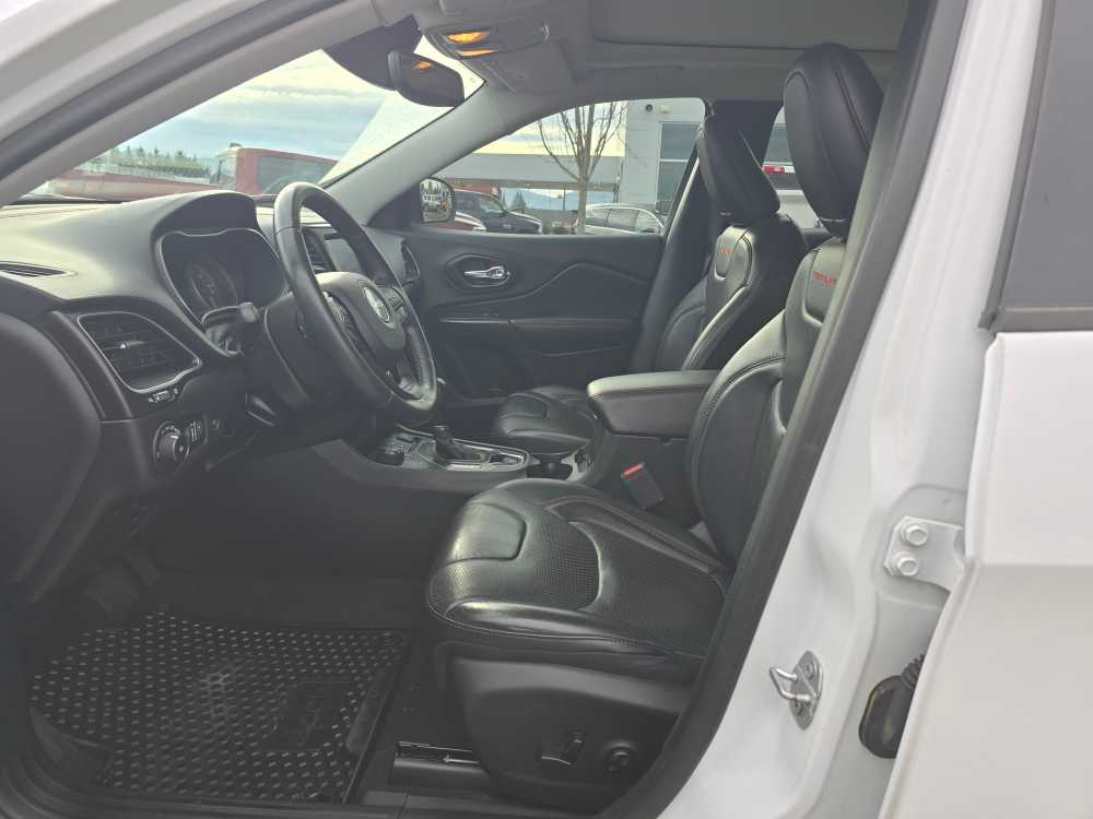 Thumbnail: 2019 Jeep Cherokee - 10