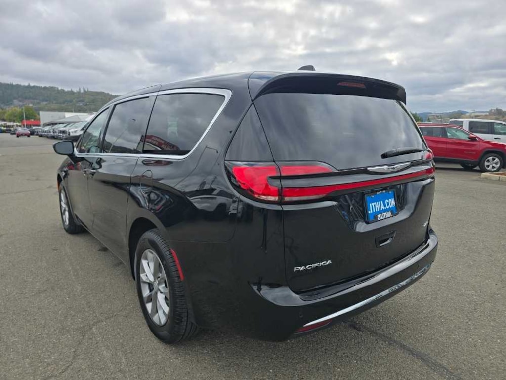 New 2026 Chrysler Pacifica Select Passenger Van
