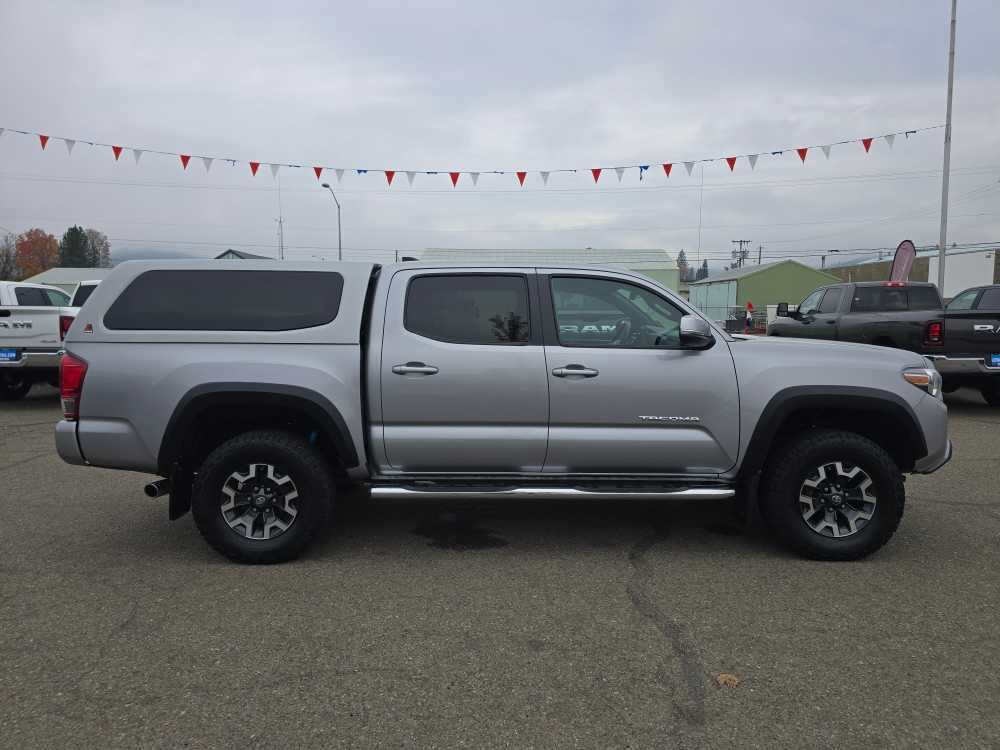 Thumbnail: 2016 Toyota Tacoma - 6