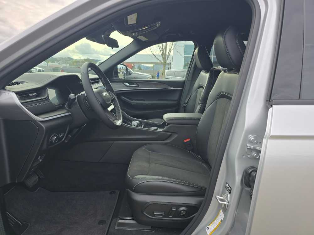 Thumbnail: 2026 Jeep Grand Cherokee - 9