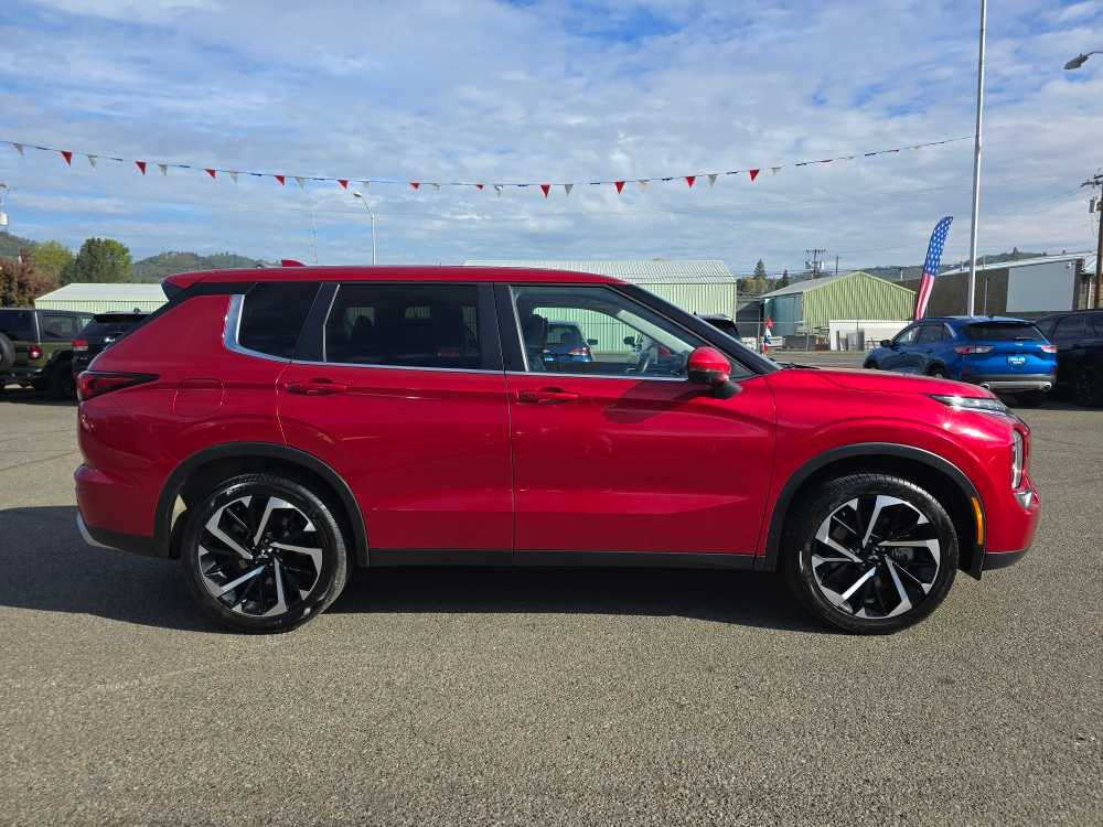 Thumbnail: 2024 Mitsubishi Outlander - 6
