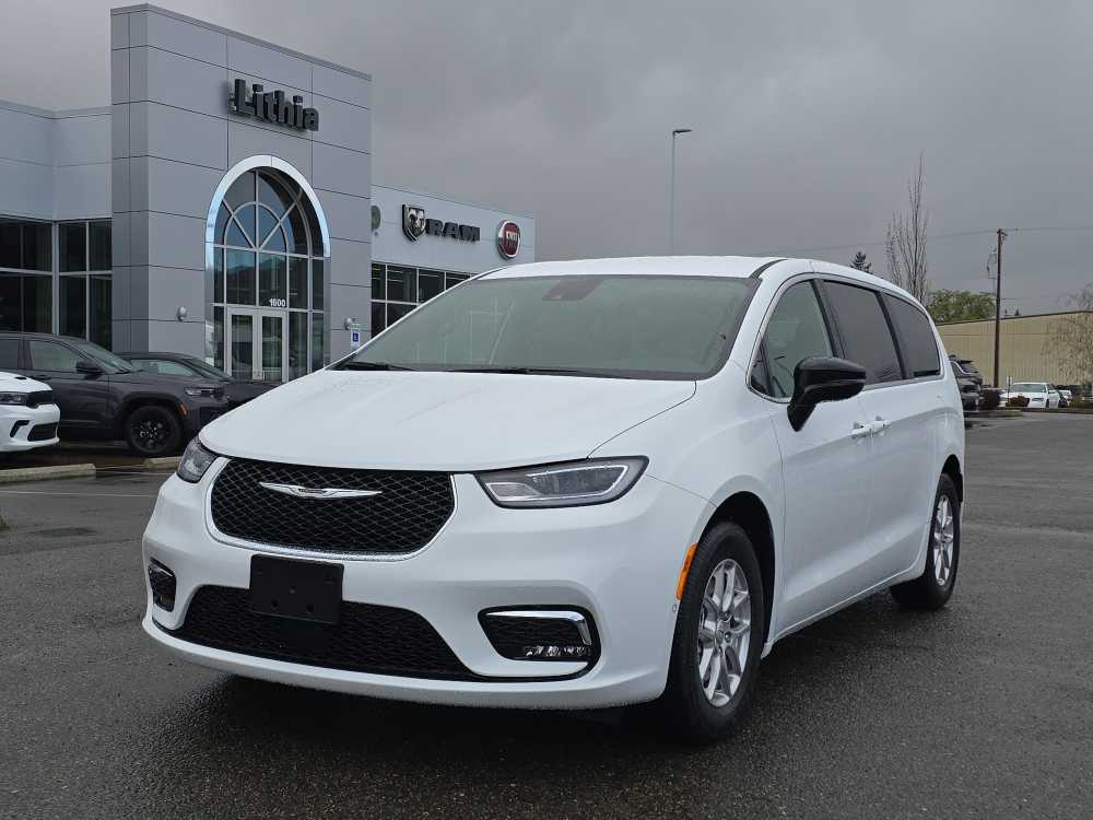 2026 Chrysler Pacifica Select's photo