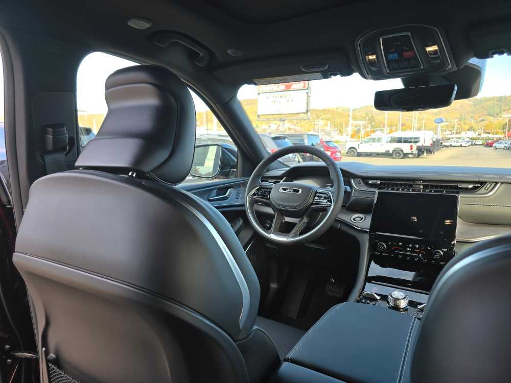 Thumbnail: 2025 Jeep Grand Cherokee - 10