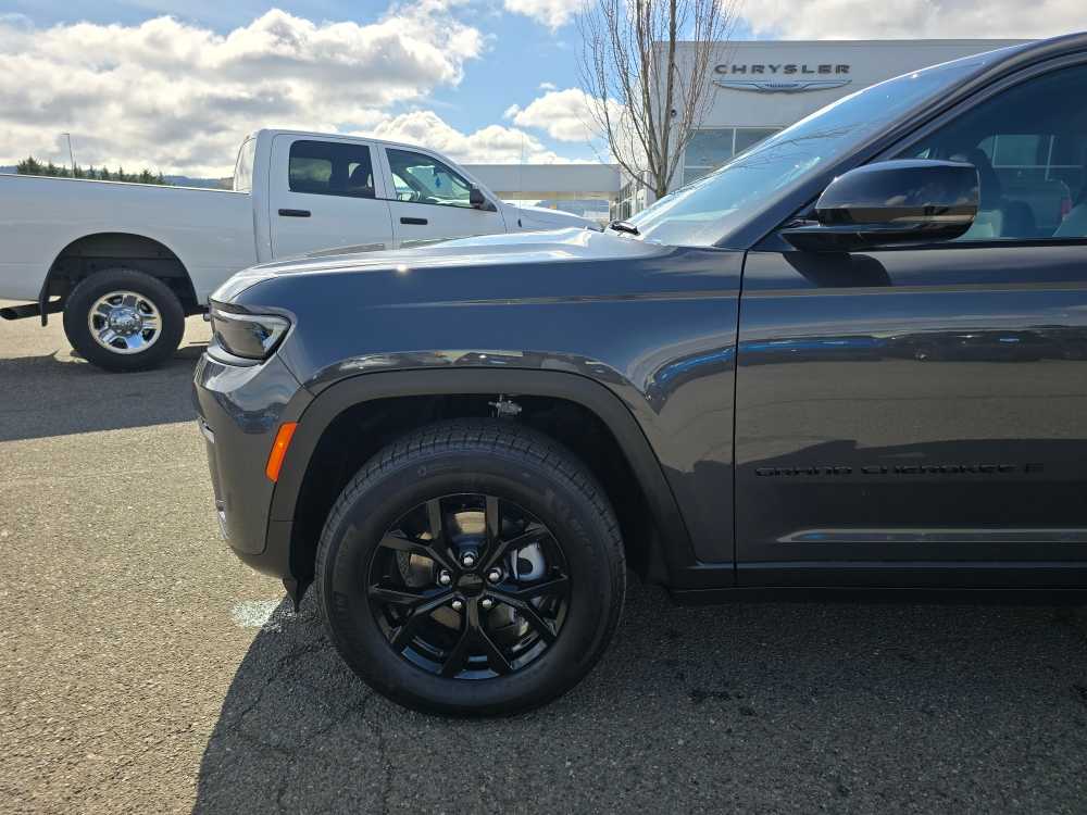 Thumbnail: 2026 Jeep Grand Cherokee - 18