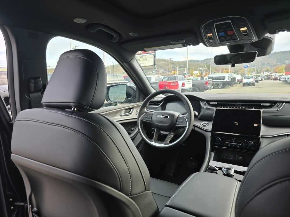 Thumbnail: 2025 Jeep Grand Cherokee - 10