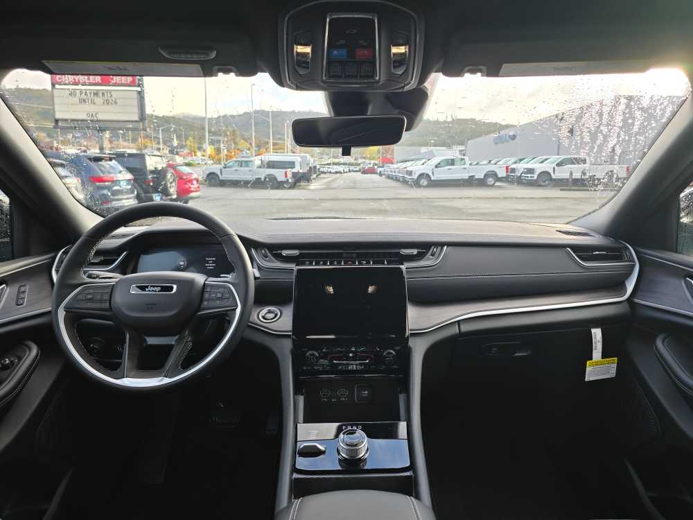 Thumbnail: 2025 Jeep Grand Cherokee L - 15