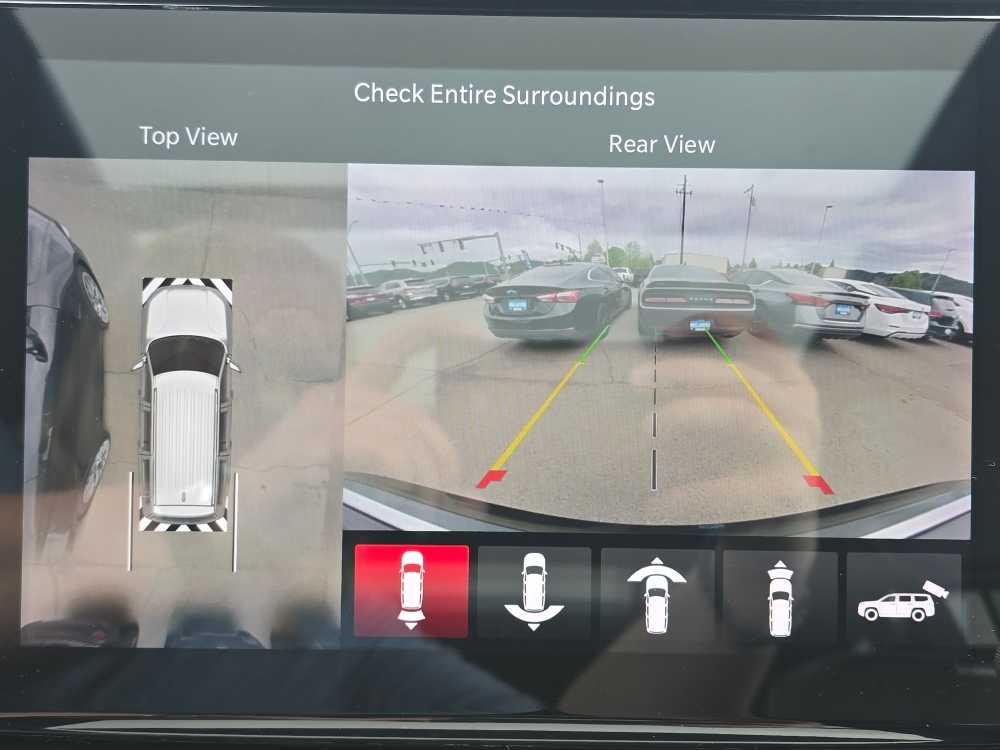 Thumbnail: 2023 Jeep Grand Wagoneer - 20