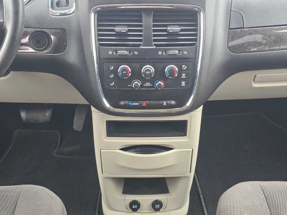 Thumbnail: 2016 Dodge Grand Caravan - 13