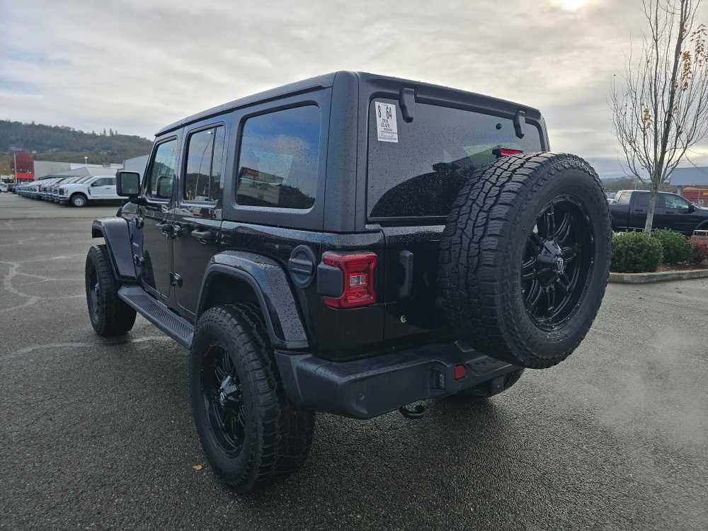 2018 Jeep Wrangler Unlimited Sahara photo 2