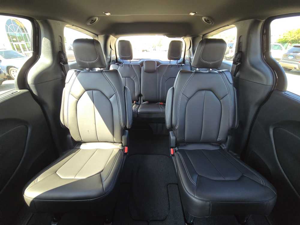 Thumbnail: 2026 Chrysler Pacifica - 18
