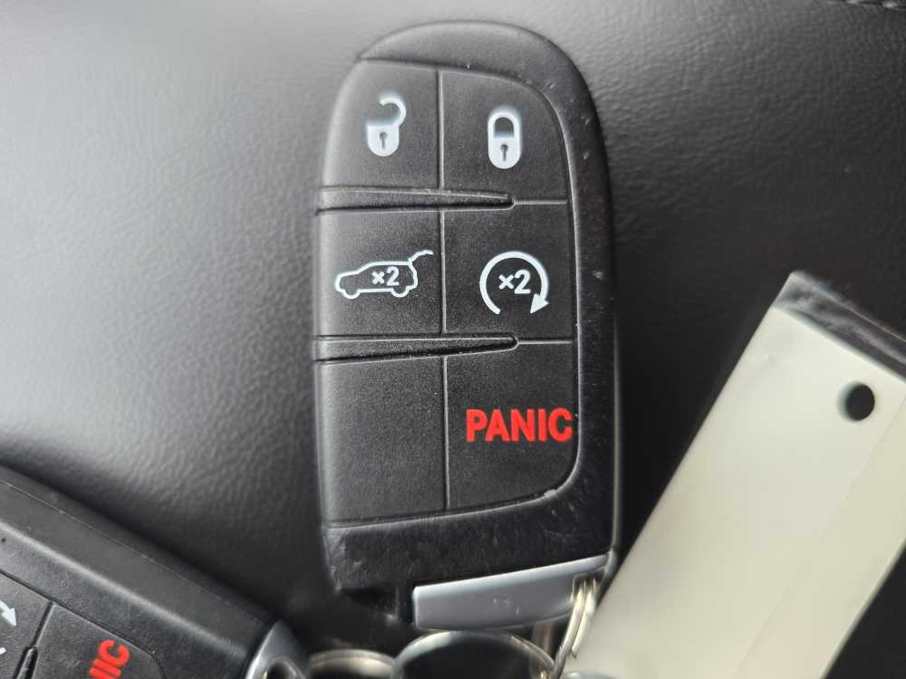 Thumbnail: 2021 Jeep Grand Cherokee - 21