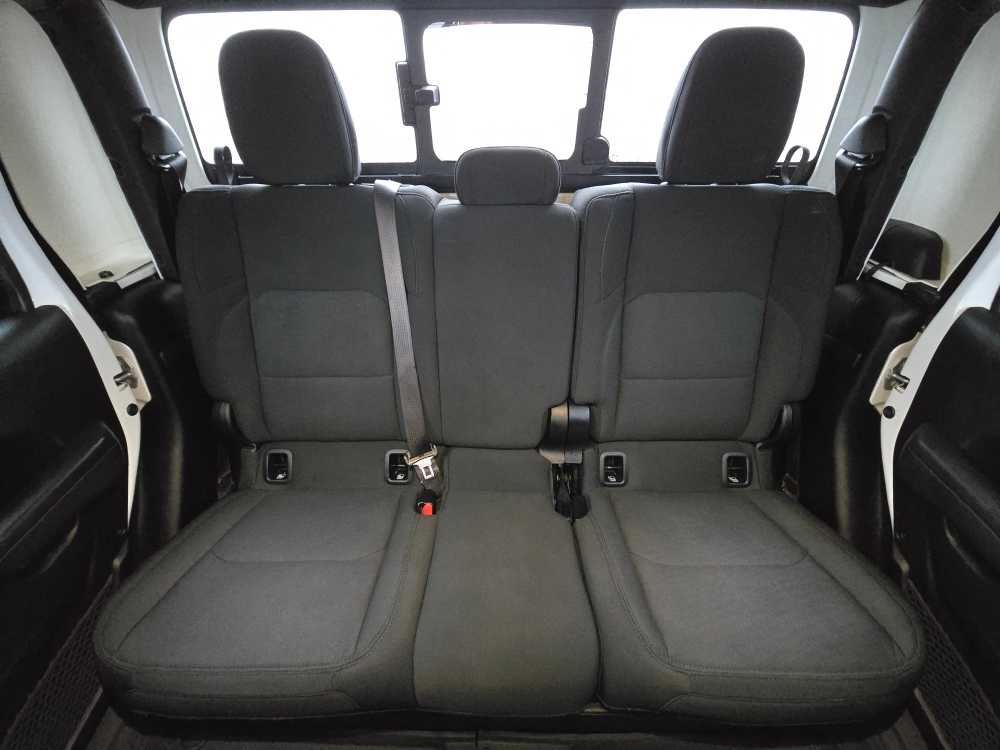 Thumbnail: 2022 Jeep Gladiator - 17