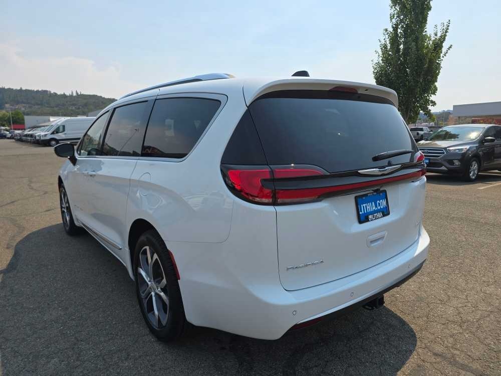 Thumbnail: 2026 Chrysler Pacifica - 3