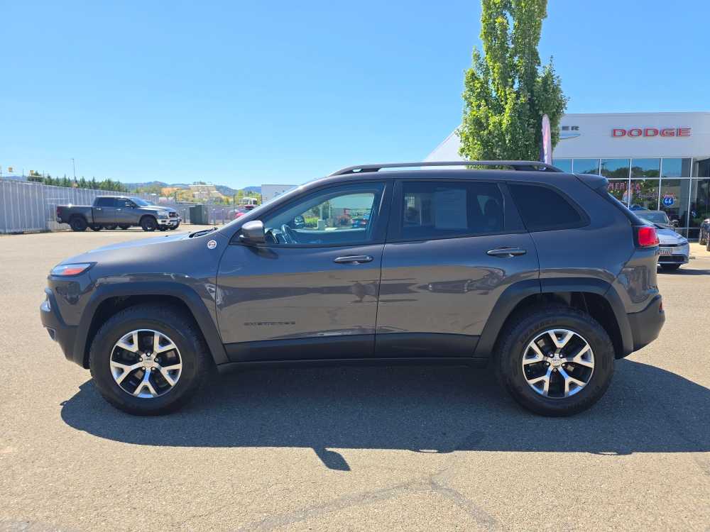 Used 2015 Jeep Cherokee Trailhawk with VIN 1C4PJMBS8FW509230 for sale in Roseburg, OR
