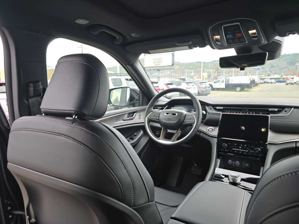 Thumbnail: 2025 Jeep Grand Cherokee L - 10