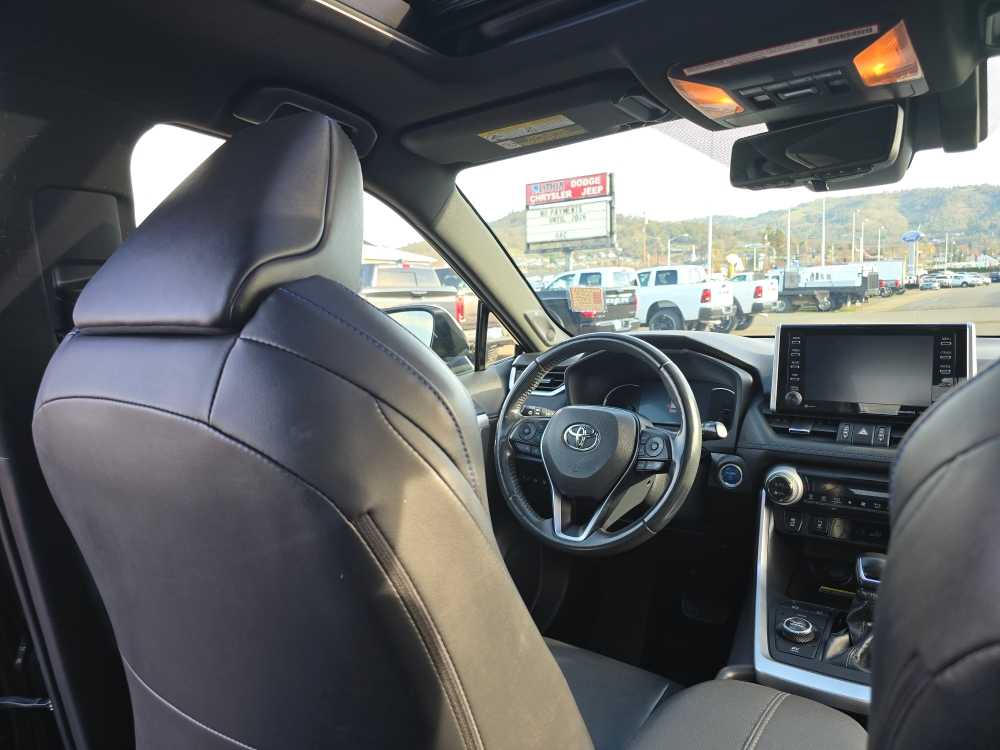 Thumbnail: 2019 Toyota RAV4 - 10