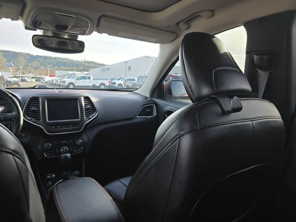 Thumbnail: 2021 Jeep Cherokee - 14