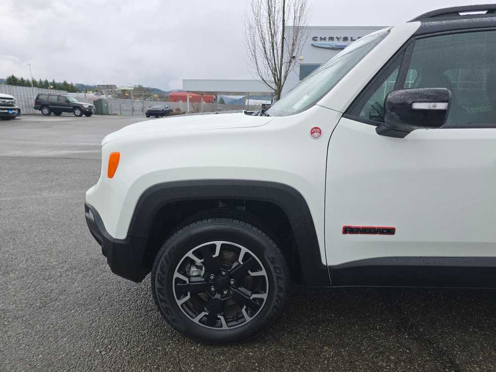 Thumbnail: 2023 Jeep Renegade - 18